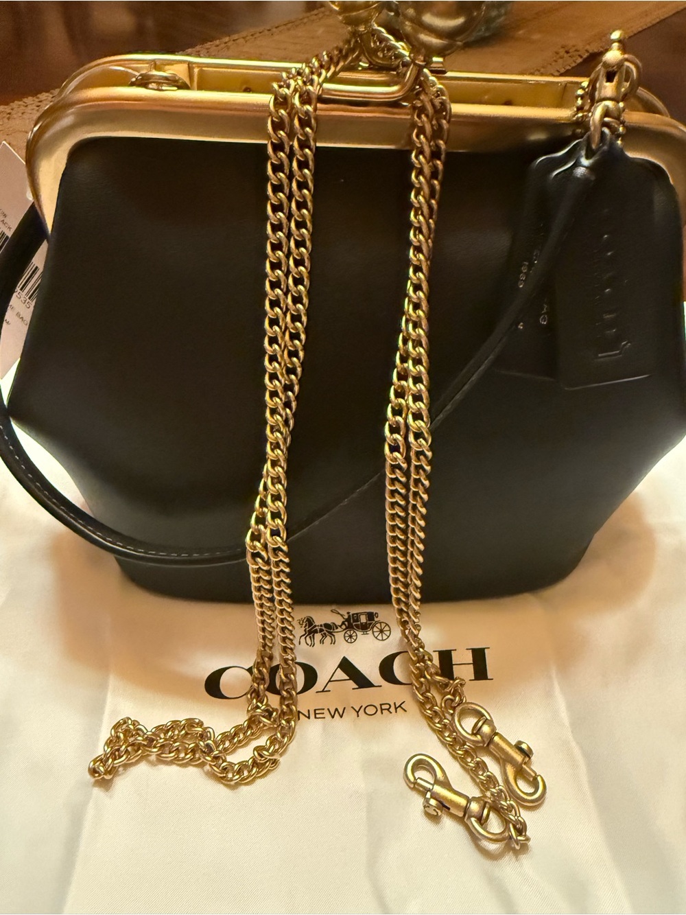 Coach kisslock 16 Black Leather Crossbody with Gold Chain Frame nwt 🤩
